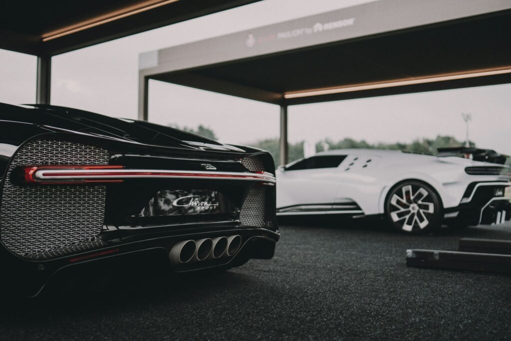 black and white porsche 911